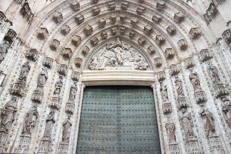 Porta da catedral de Sevilha